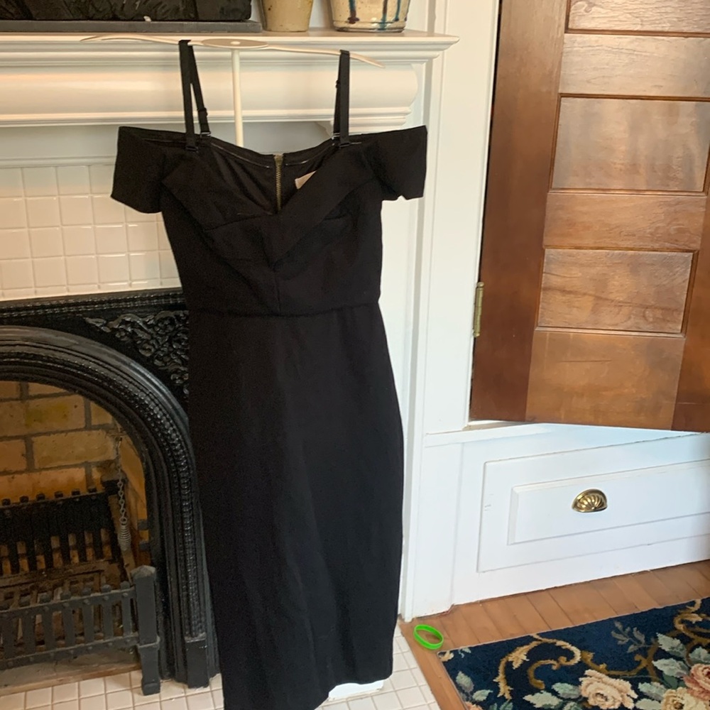 Gianni Bini off the shoulder cocktail dress w/removable straps.Worn a few‎ times